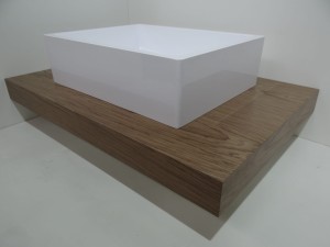 Blat pod umywalkowy 800 I Orzech (produkt poekspozycyjny). Oferta nie dotyczy umywalki. Umywalka do kupienia oddzielnie.