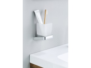 TD 210.00 kubek szklany z uchwytem 10° chrom  2.jpg