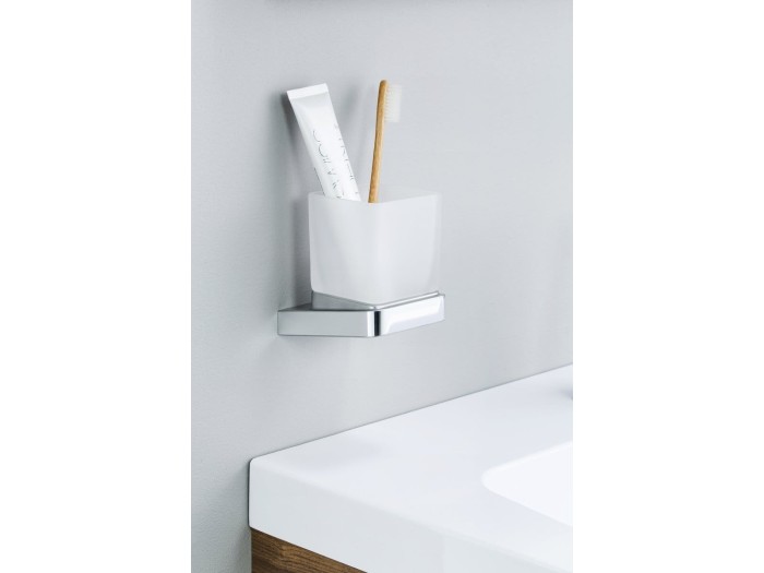 TD 210.00 kubek szklany z uchwytem 10° chrom  2.jpg